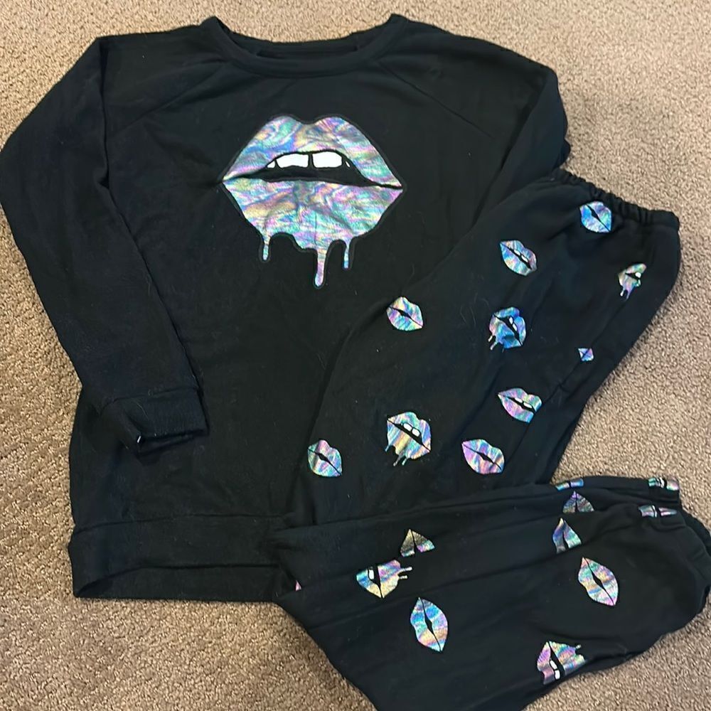 Chaser Girls Black Sweatshirt & Joggers with Metallic Lips